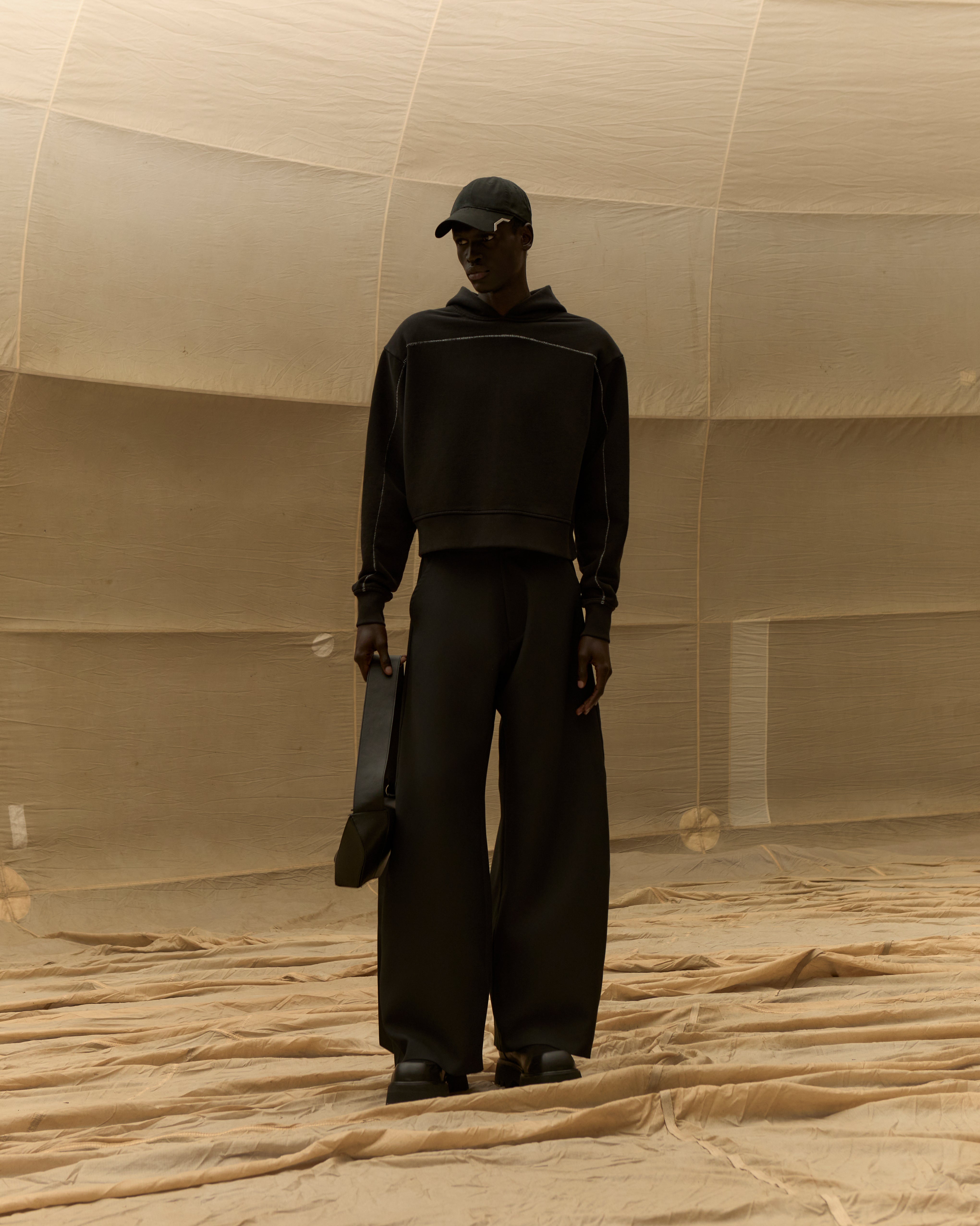 'FALIH' SHOULDER PAD HOODIE – WASHED BLACK