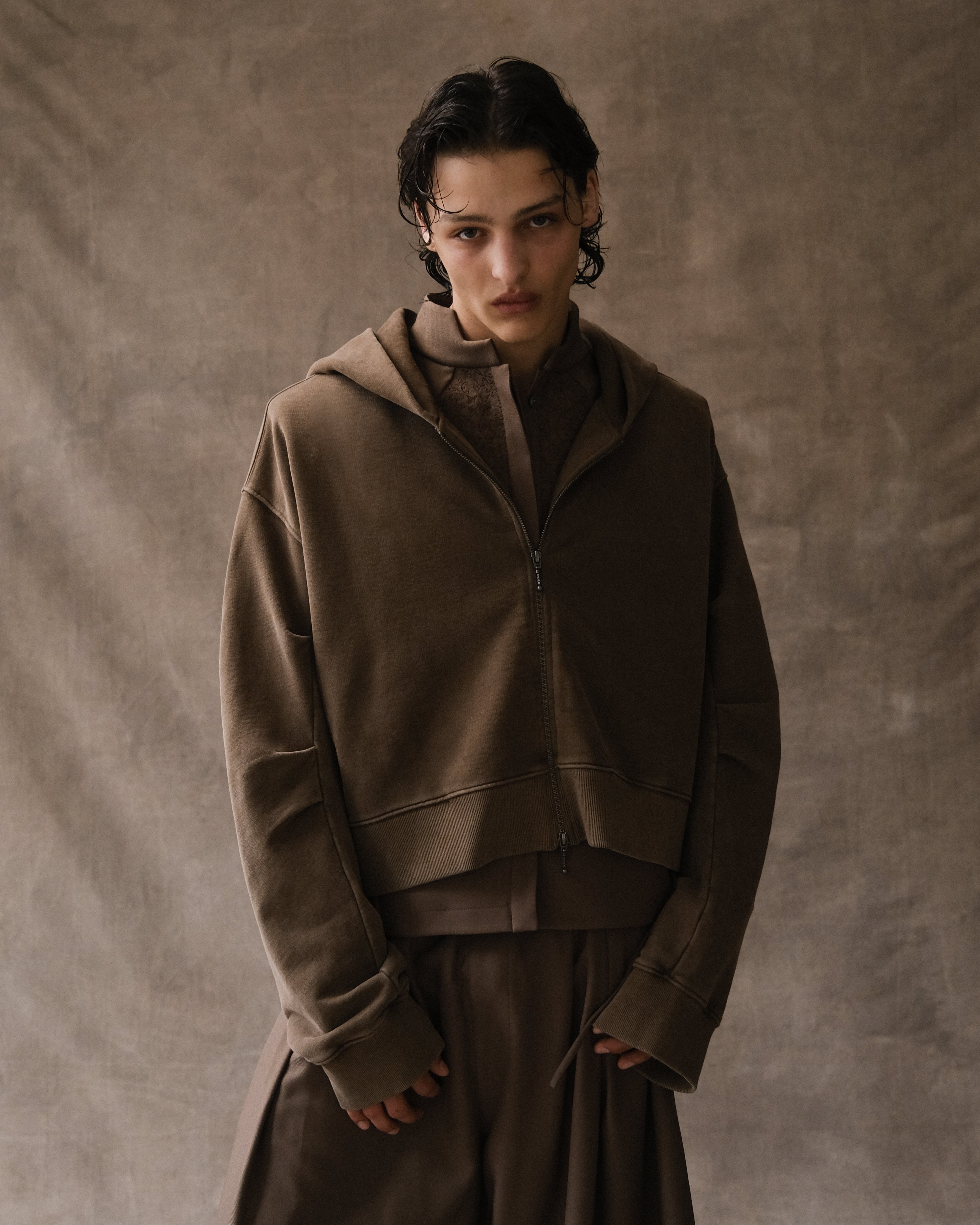 'RAYAD' PLEATED ZIP HOODIE – TAN