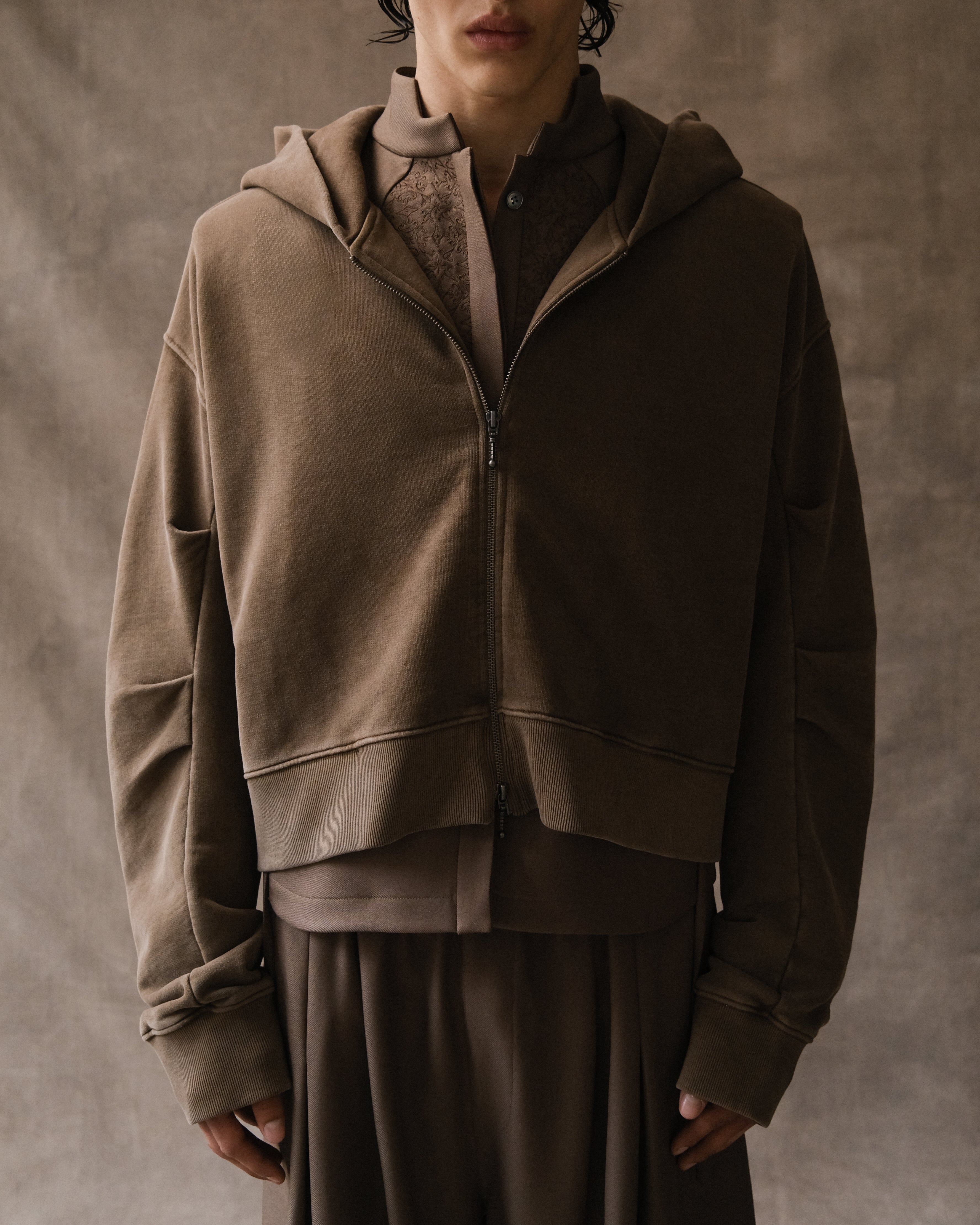'RAYAD' PLEATED ZIP HOODIE – TAN