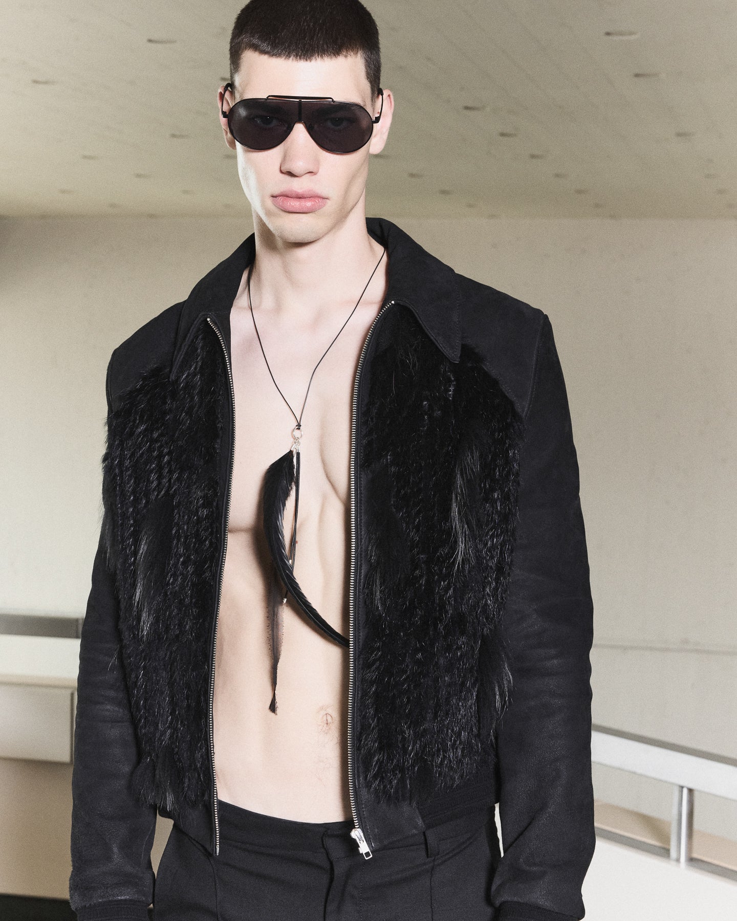 'CASS' FEATHER CHAIN – BLACK