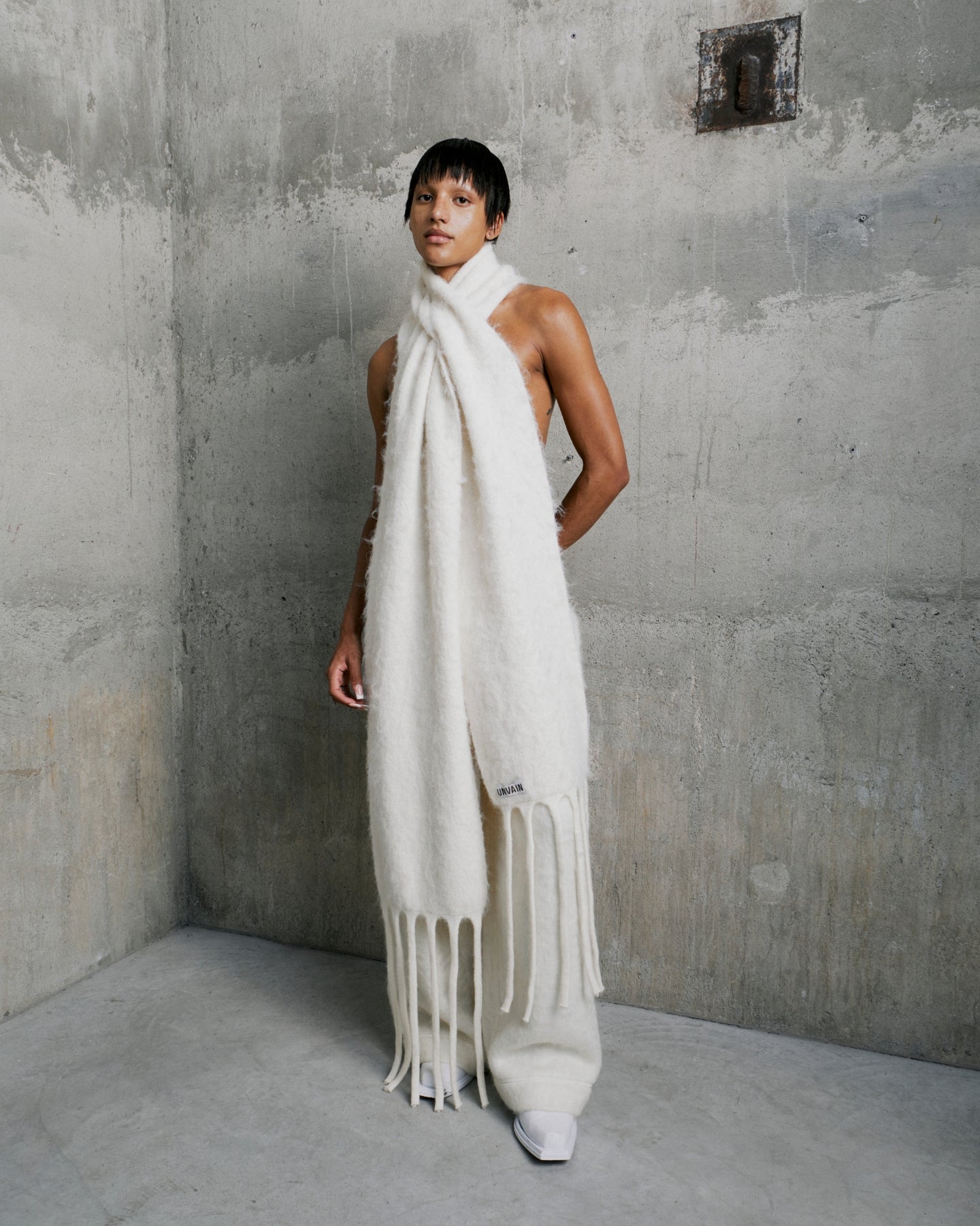 MOHAIR SLIT SCARF - OFF WHITE