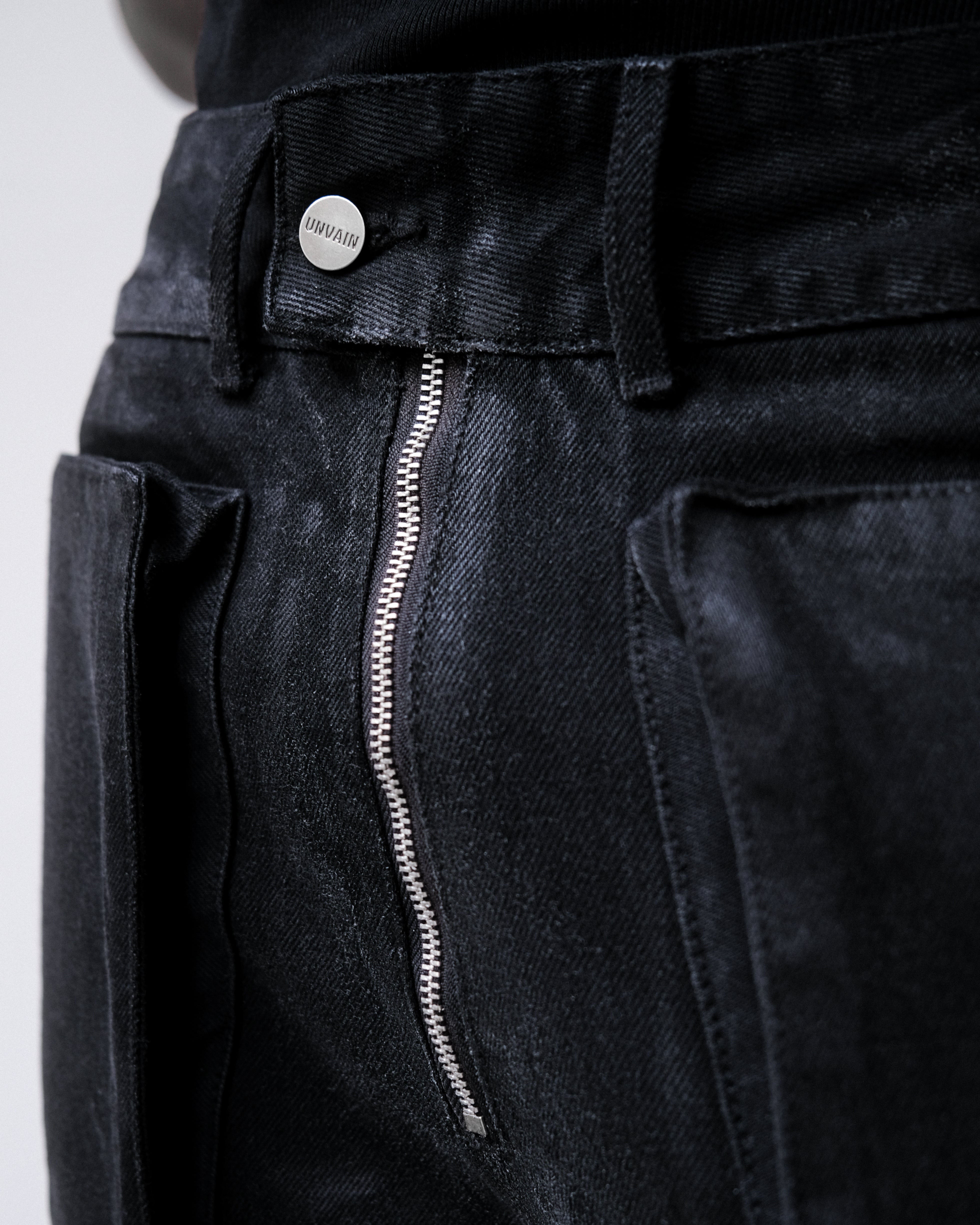 WAXED 3D-POCKET PANTS