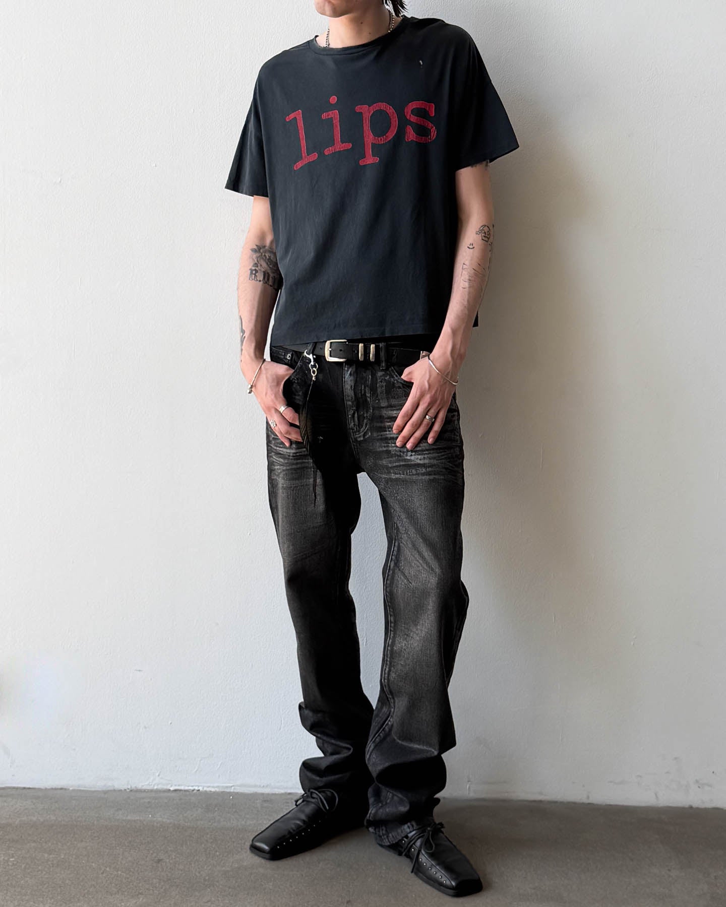 'LIPS' SHIRT – WASHED BLACK