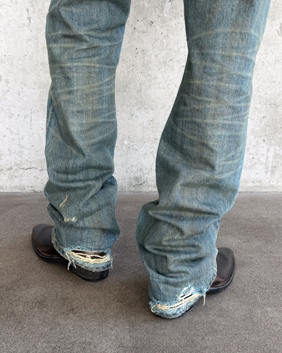 'RIAN' DISTRESSED DENIM – LIGHT BLUE