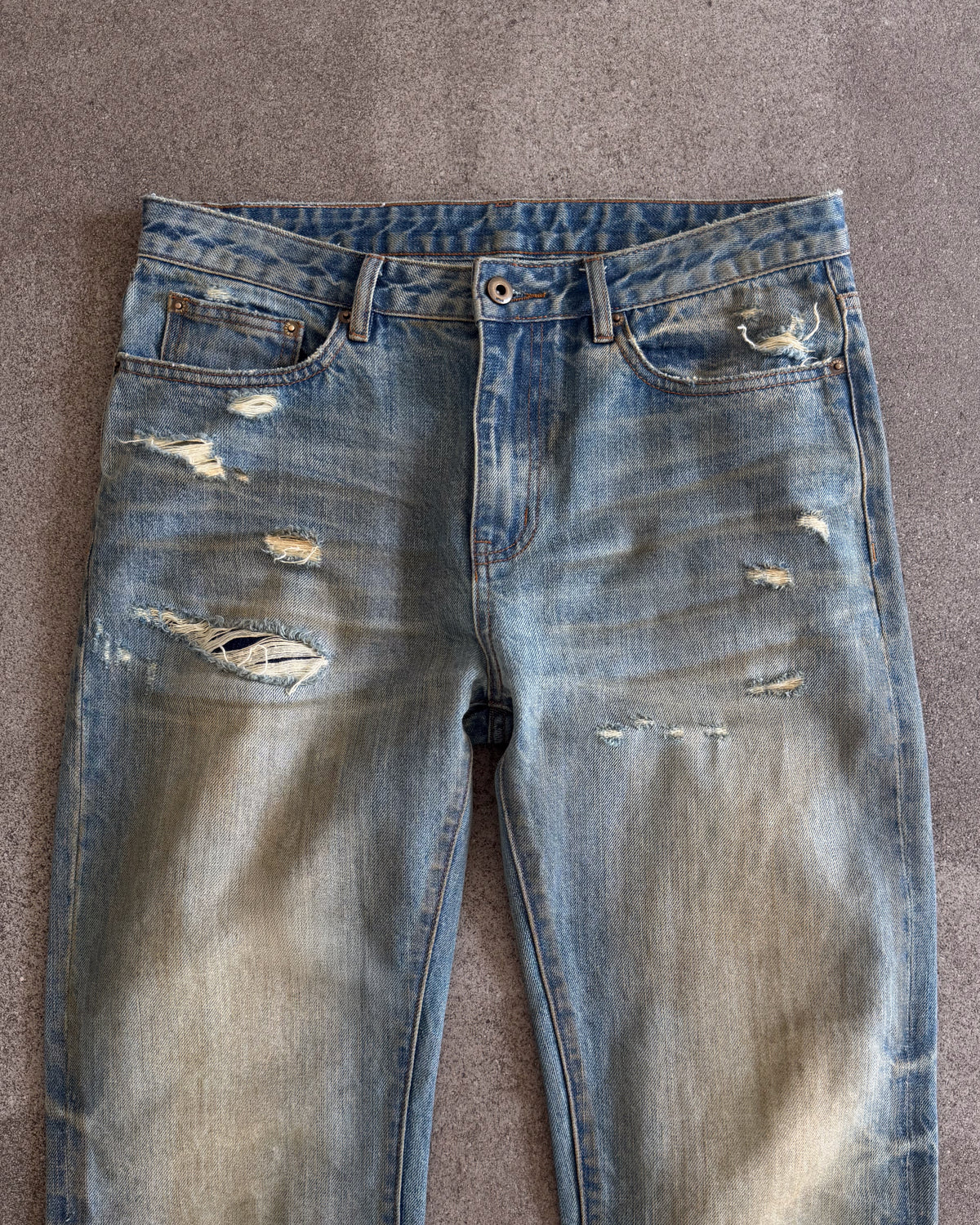 'RIAN' DISTRESSED DENIM – LIGHT BLUE