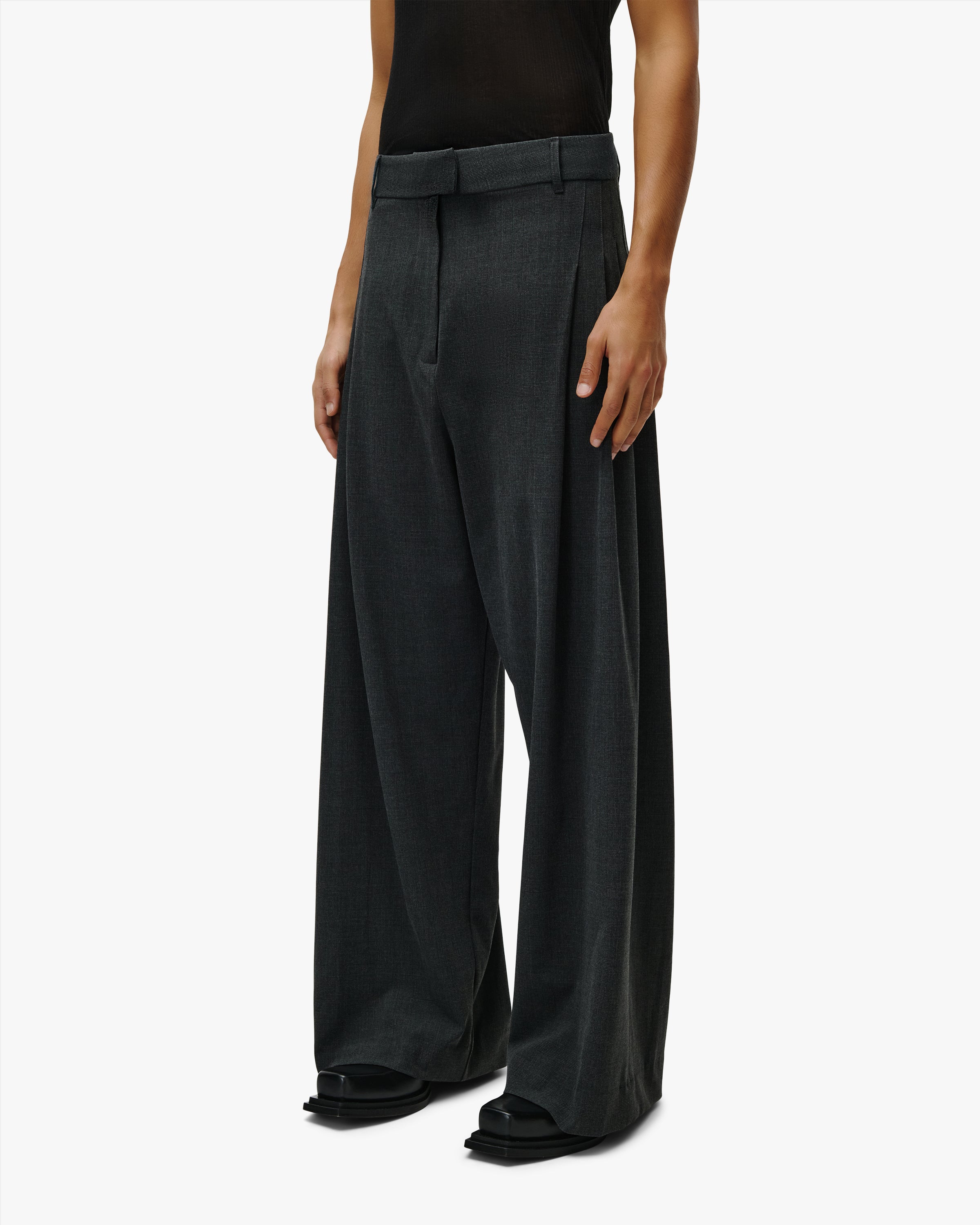 'IYAS' PLEATED SUIT PANTS – CHECKED