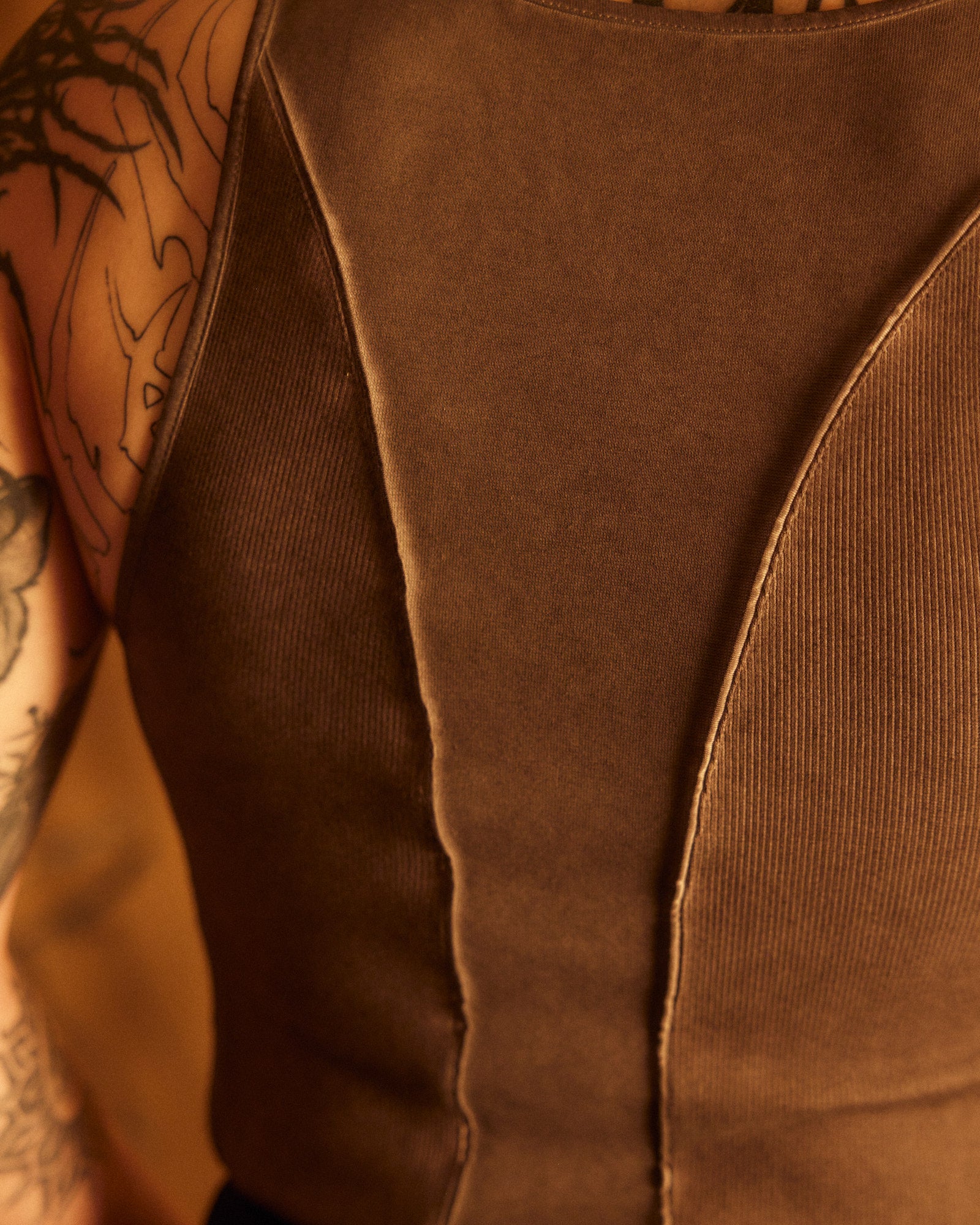 Cut-Out Tank Top Brown (Oil Dye)