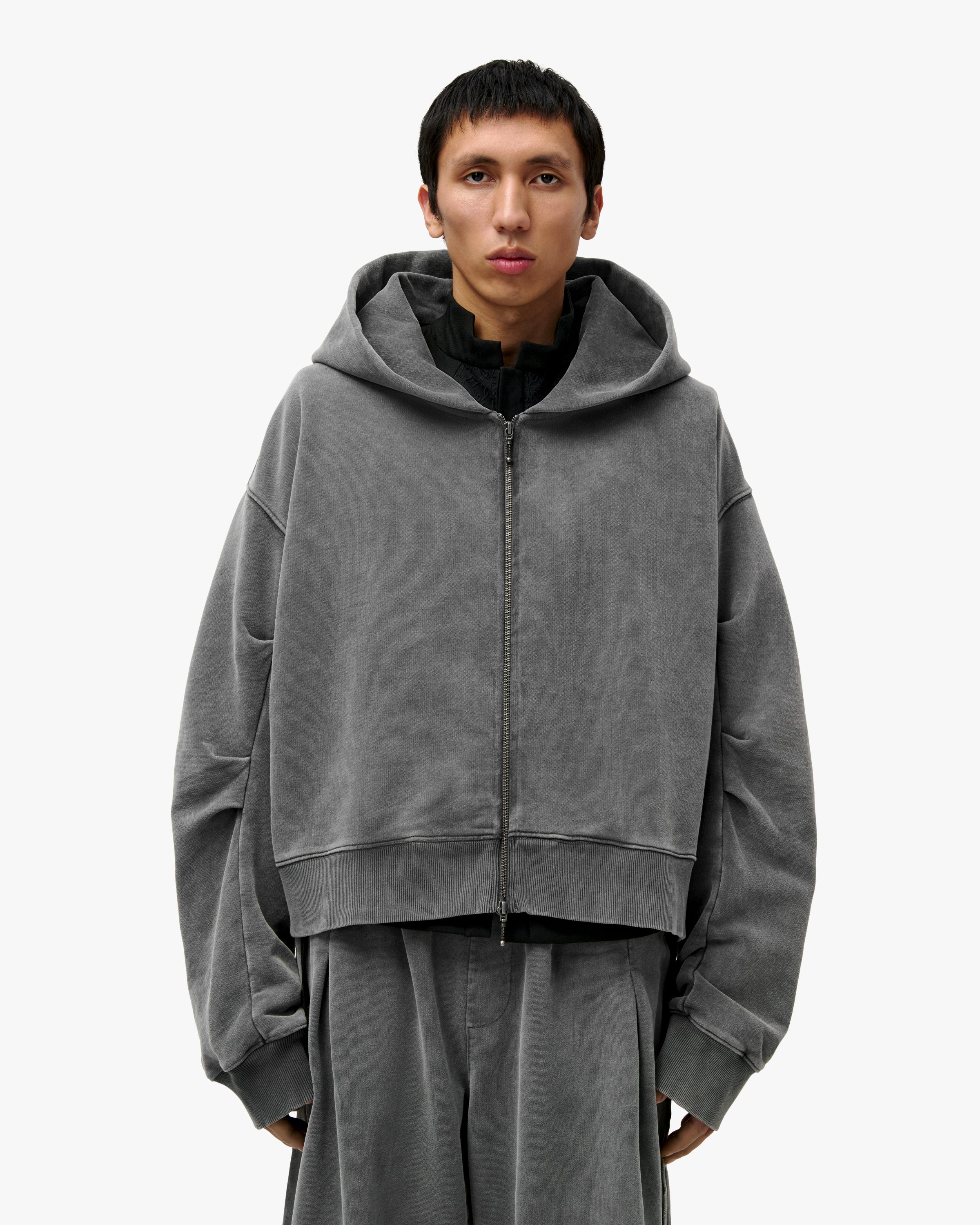 'RAYAD' PLEATED ZIP HOODIE – CONCRETE