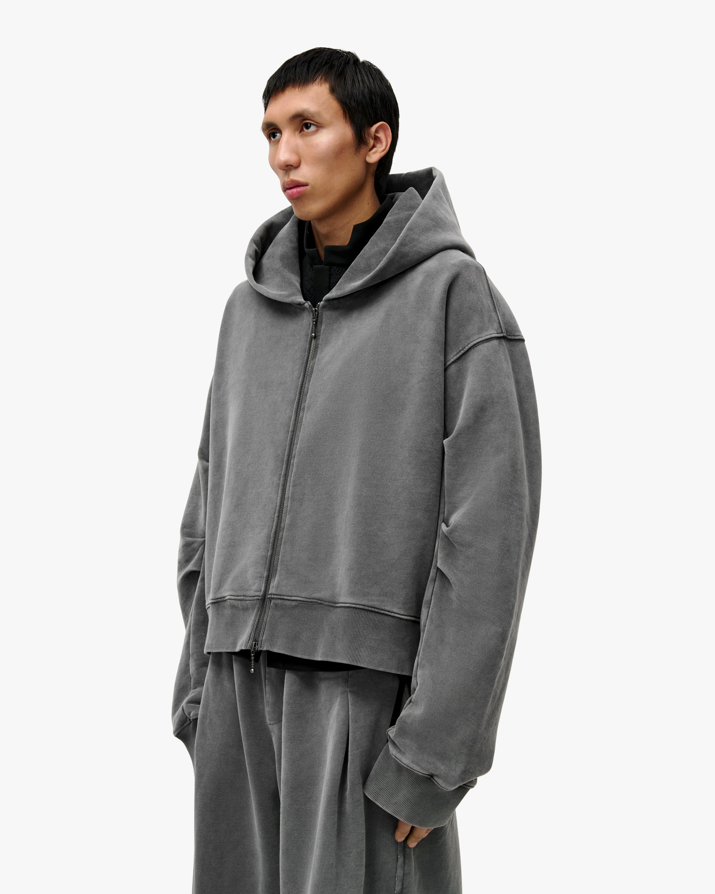 'RAYAD' PLEATED ZIP HOODIE – CONCRETE