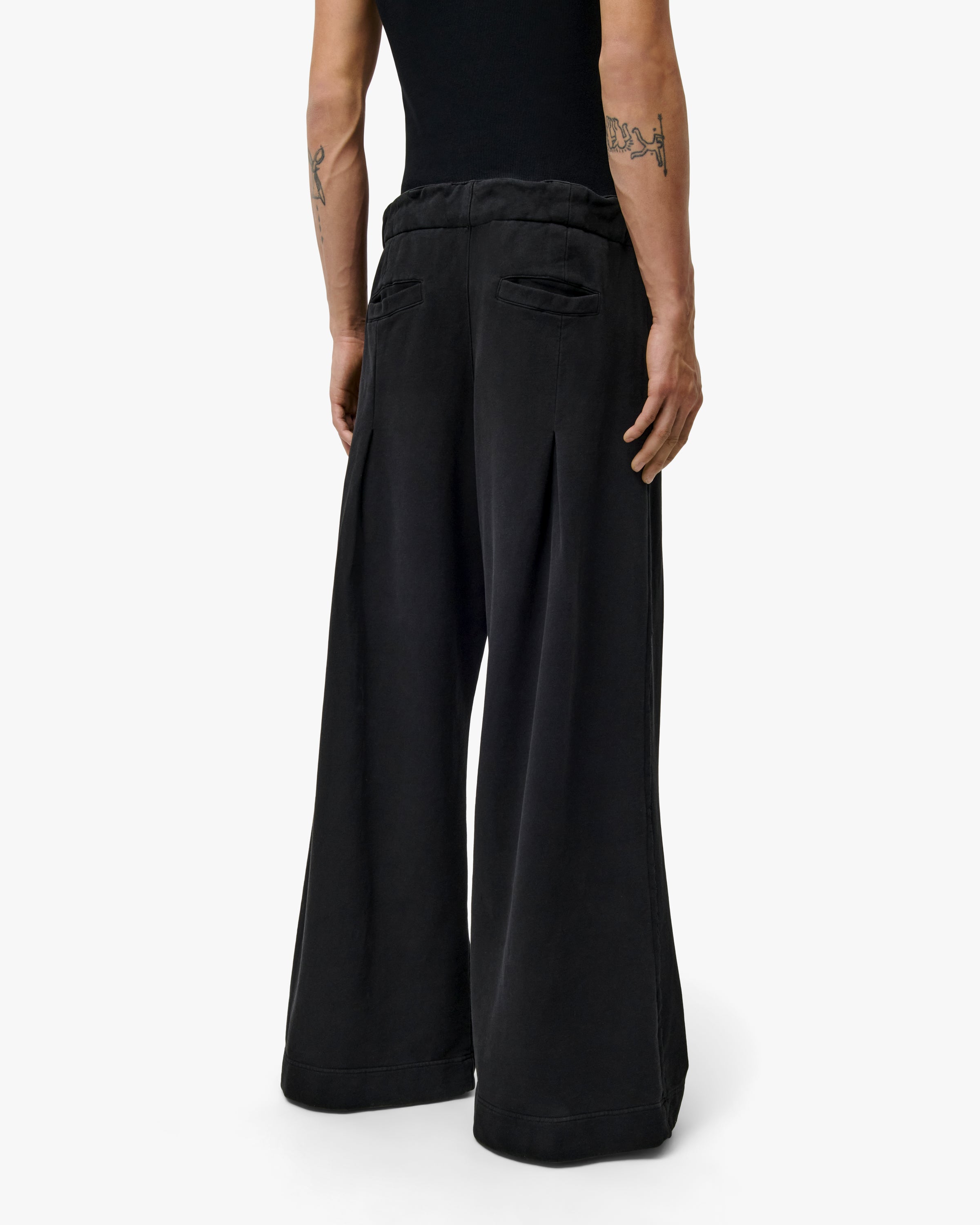 ★NOIAGO★ Applique Bermuda Sweatpants Black NOI1493 LIDO' ENTITY V2 SWEATPANTS – WASHED BLACK