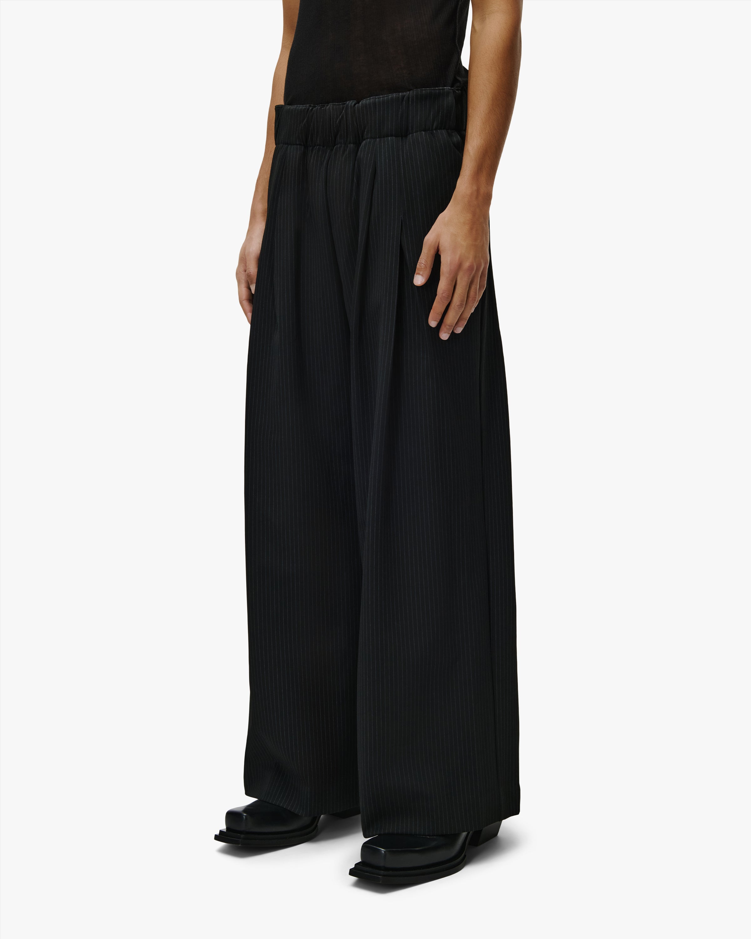 'HUNG' Entity Wide-Leg Suitpants - Pinstripe