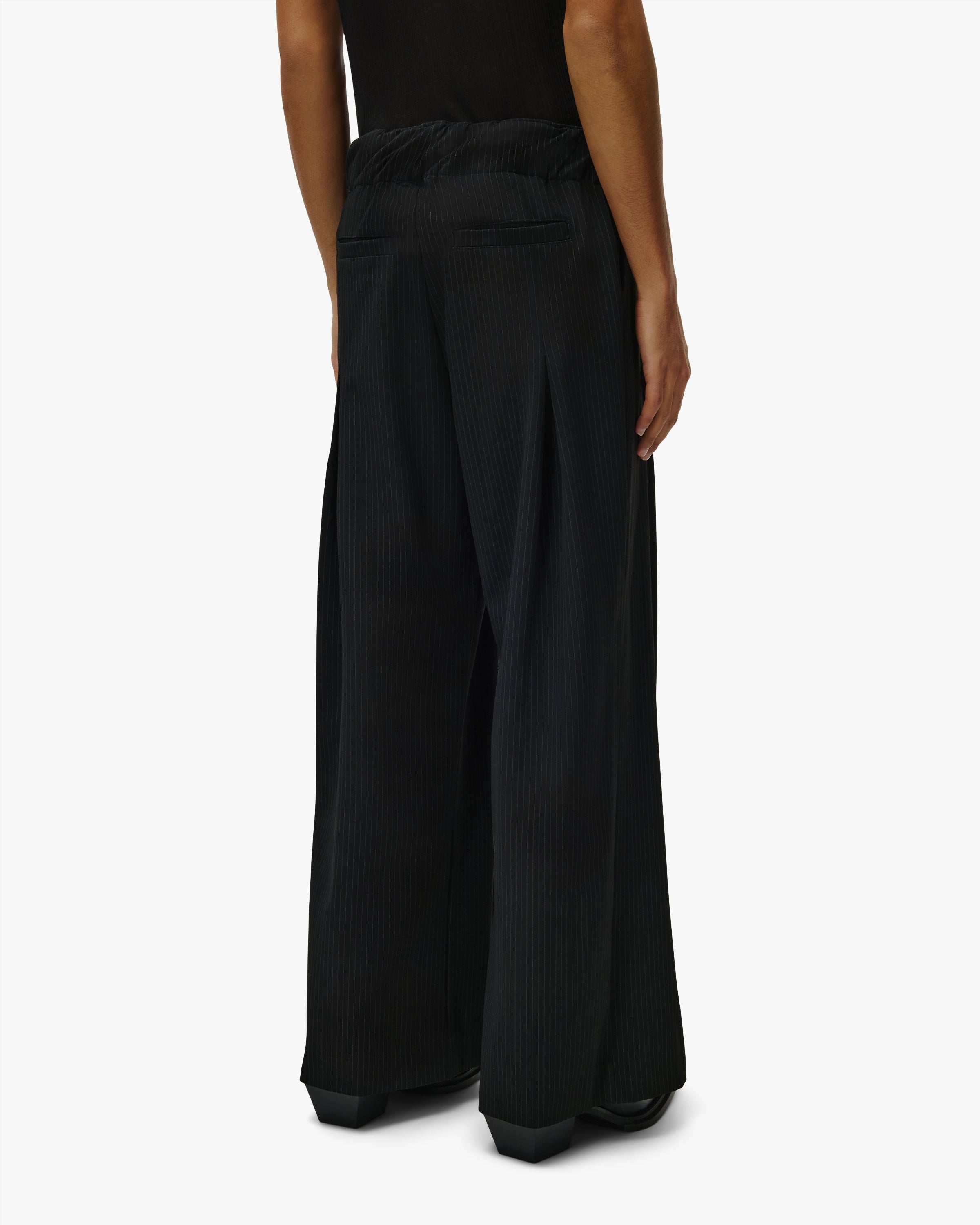 'HUNG' Entity Wide-Leg Suitpants - Pinstripe